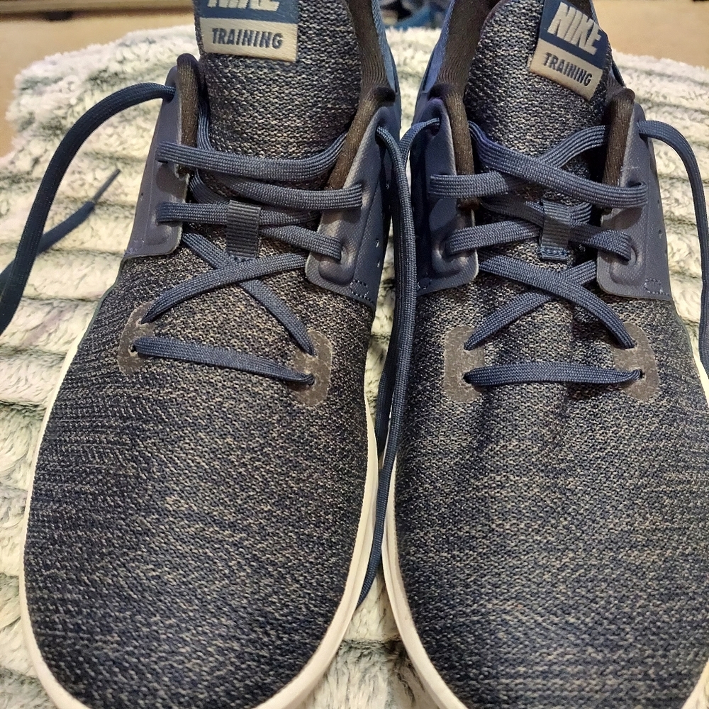 Men sz 11 blue nike